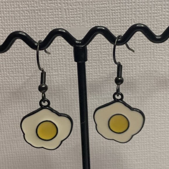 Egg Earring, Funny Food Earring, Cooking Earring, Chef Earring, Fried Egg - Picture 4 of 6